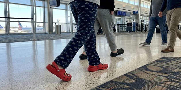 Havalimanında Yeni Uygulama Başlıyor Pijama ve Crocs Yasaklandı